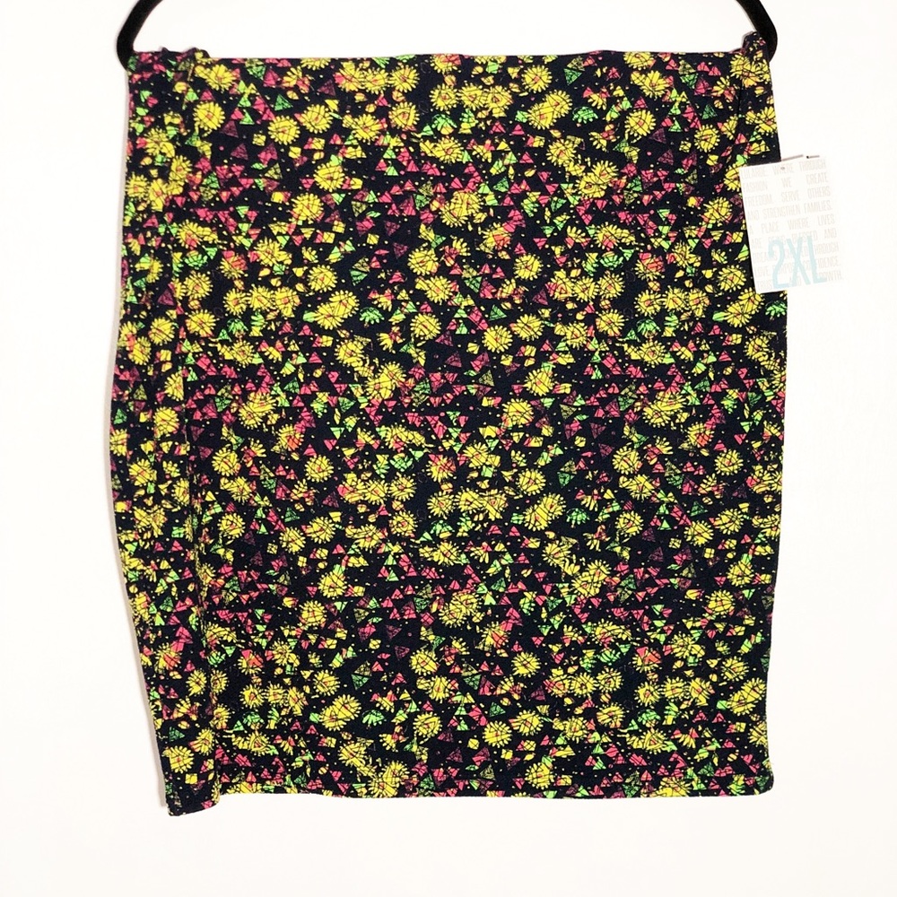 LuLaRoe Cassie Skirt NWT 2XL
2nd Pic Size Chart